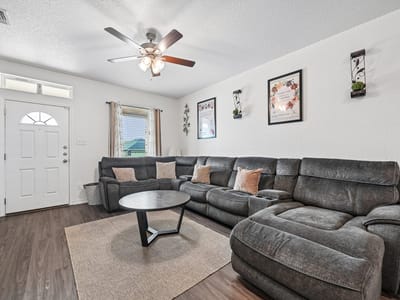 Photo 3 of 27 at 5007 Rose Garden LOOP - 3 bed 2 bath home