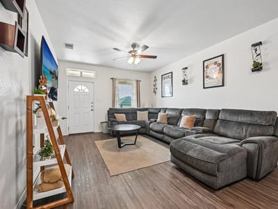 Photo 4 of 27 at 5007 Rose Garden LOOP - 3 bed 2 bath home