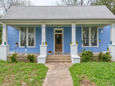 Living area at 501 Burleson ST - 3 bed 2 bath home