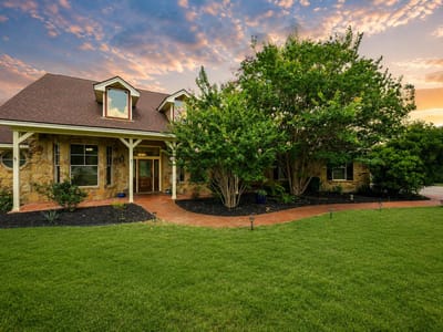 Living area at 501 Goodnight TRL - 5 bed 3 bath home