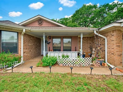 Living area at 501 Meadow DR - 3 bed 2 bath home