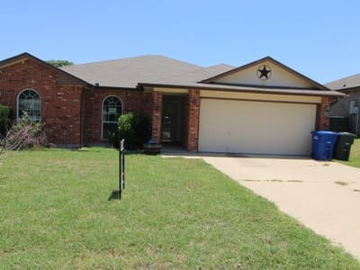 Living area at 501 Mesquite CIR - 3 bed 2 bath home