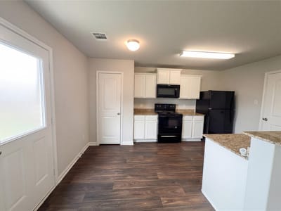 Property photo 5 at 501 Yearwood LN Unit #1D - 3 bed 2 bath home