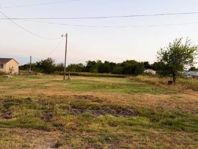 Property photo 2 at 503 W Brook ST - Montgomery Add, Bartlett, TX