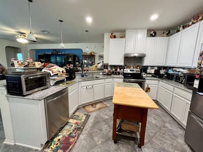 Living area at 503 Yosemite TRL - 3 bed 2 bath home
