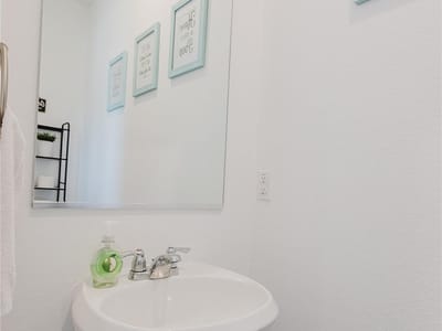 Photo 5 of 23 at 504 N Thunderstorm Ave - 4 bed 2 bath home