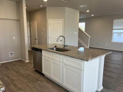 Property photo 4 at 504 Star Garnet DR - 4 bed 2 bath home