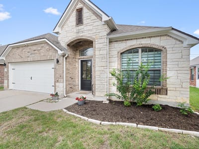Property photo 3 at 505 Bluehaw DR - 3 bed 2 bath home