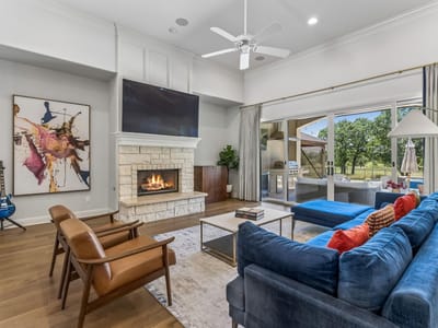 Living area at 505 Flint Ridge TRL - 3 bed 3 bath home