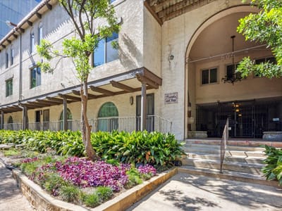 Property photo 2 at 505 W 7th ST Unit #105 - 2 bed 1 bath home