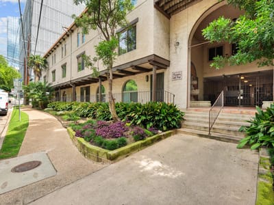 Living area at 505 W 7th ST Unit #308 - 1 bed 1 bath home