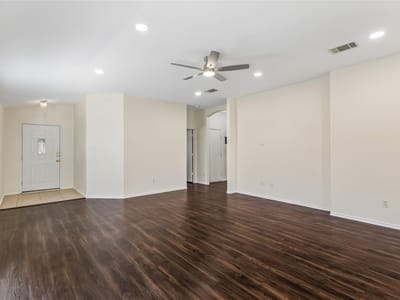 Property photo 3 at 505 Washington Square DR - 3 bed 2 bath home