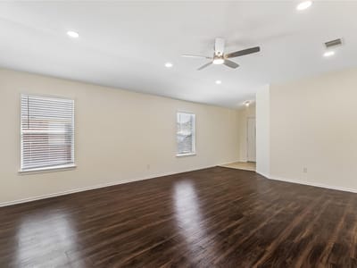 Property photo 4 at 505 Washington Square DR - 3 bed 2 bath home