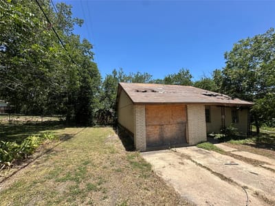Living area at 506 Forest CT - 3 bed 1 bath home