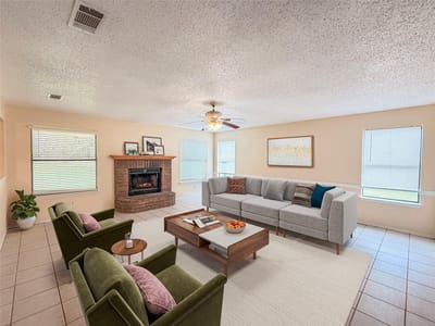 Living area at 506 Hayloft CIR - 5 bed 2 bath home