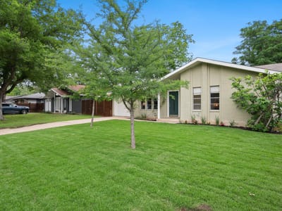 Living area at 506 Tamworth Ave - 3 bed 1 bath home
