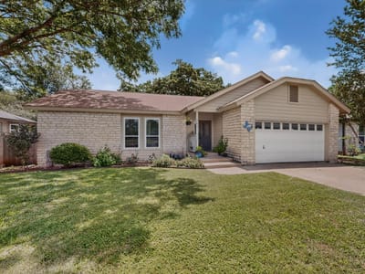 Living area at 507 Thousand Oaks BLVD - 3 bed 2 bath home
