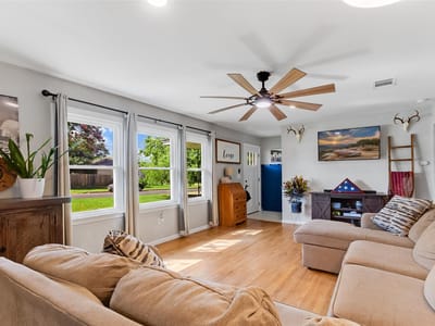 Living area at 508 Ave G - 3 bed 1 bath home