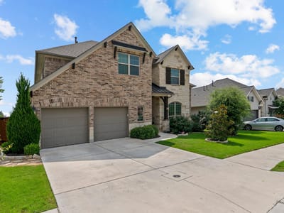 Living area at 508 Hidden Creek WAY - 4 bed 3 bath home
