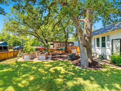 Primary bedroom at 508 S Vandeveer ST - 3 bed 2 bath home