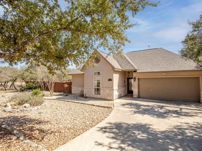 Living area at 51 Long Bow Ln - 3 bed 2 bath home