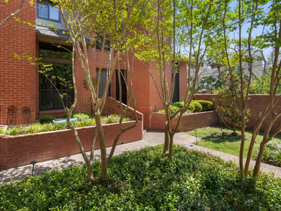 Living area at 510 W 18TH ST Unit #113 - 1 bed 1 bath home