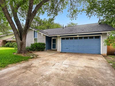 Living area at 5107 Suburban DR - 3 bed 2 bath home
