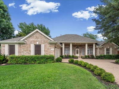 Living area at 5118 Prairie Dunes DR - 3 bed 3 bath home