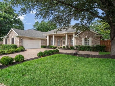 Kitchen at 5118 Prairie Dunes DR - 3 bed 3 bath home