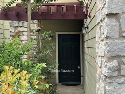 Property photo 3 at 512 Eberhart LN Unit #605 - 2 bed 1 bath home