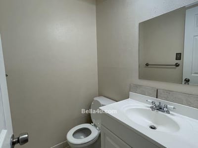 Property photo 5 at 512 Eberhart LN Unit #605 - 2 bed 1 bath home