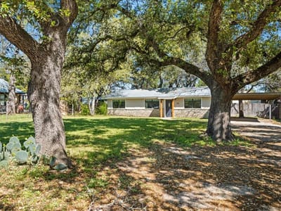 Living area at 512 W Pecan DR - 2 bed 1 bath home