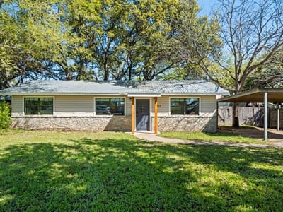 Kitchen at 512 W Pecan DR - 2 bed 1 bath home