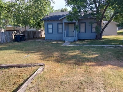Living area at 513 San Marcos Highway - 2 bed 1 bath home