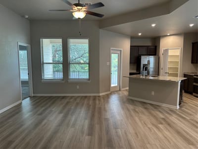 Property photo 4 at 5139 Dickinson LOOP - 4 bed 2 bath home