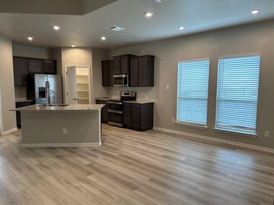 Property photo 5 at 5139 Dickinson LOOP - 4 bed 2 bath home