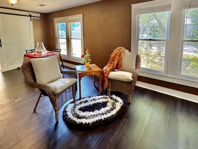Living area at 515 N Lampasas ST - 2 bed 1 bath home