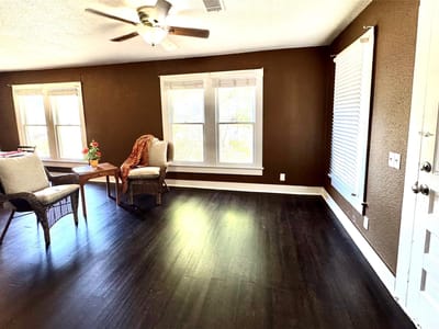 Primary bedroom at 515 N Lampasas ST - 2 bed 1 bath home