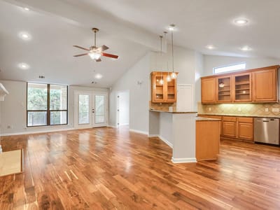 Property photo 4 at 515 Rolling Green DR - 5 bed 3 bath home
