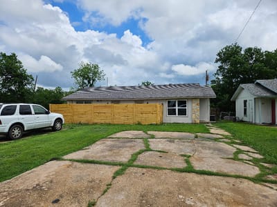 Living area at 516 Lenora Dr - Steger Add, Taylor, TX
