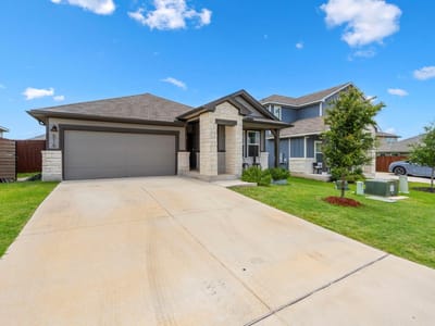 Living area at 516 Loriner WAY - 4 bed 3 bath home