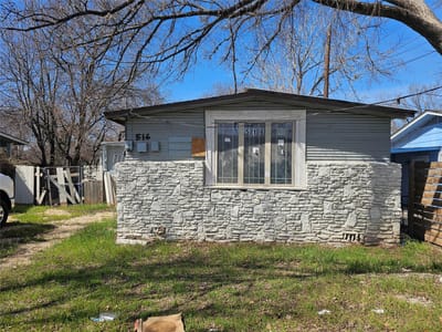 Property photo 2 at 516 Montopolis DR - 2 bed 2 bath home