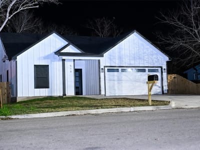 Living area at 516 N Hackberry Ave - 3 bed 2 bath home