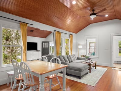 Living area at 517 E 38th 1/2 ST - 3 bed 2 bath home