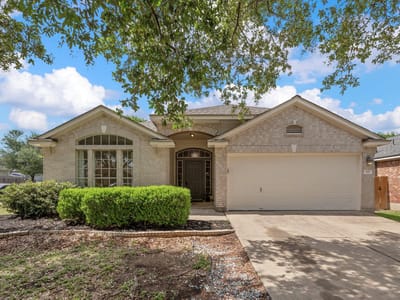 Living area at 517 Paso Fino Trl - 4 bed 2 bath home