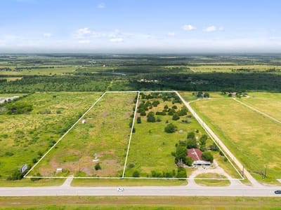 Living area at 5199 N Hwy 183 - A157, Lockhart, TX