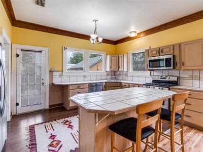 Primary bedroom at 520 S Pecan Ave - 2 bed 2 bath home