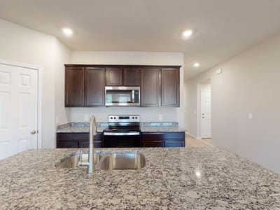 Property photo 5 at 521 Hector LOOP - 4 bed 2 bath home