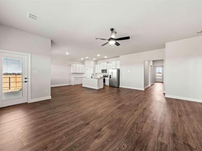 Kitchen at 521 W Luna Blue LN - 4 bed 3 bath home