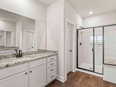 Bathroom at 521 W Luna Blue LN - 4 bed 3 bath home